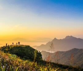 Úvodní stránka photo of people standing on top of mountain near grasses 733162.jpg